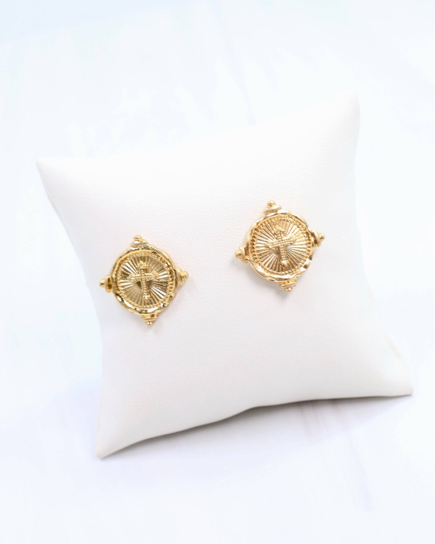 Capitola Cross Stud Worn Gold: Default