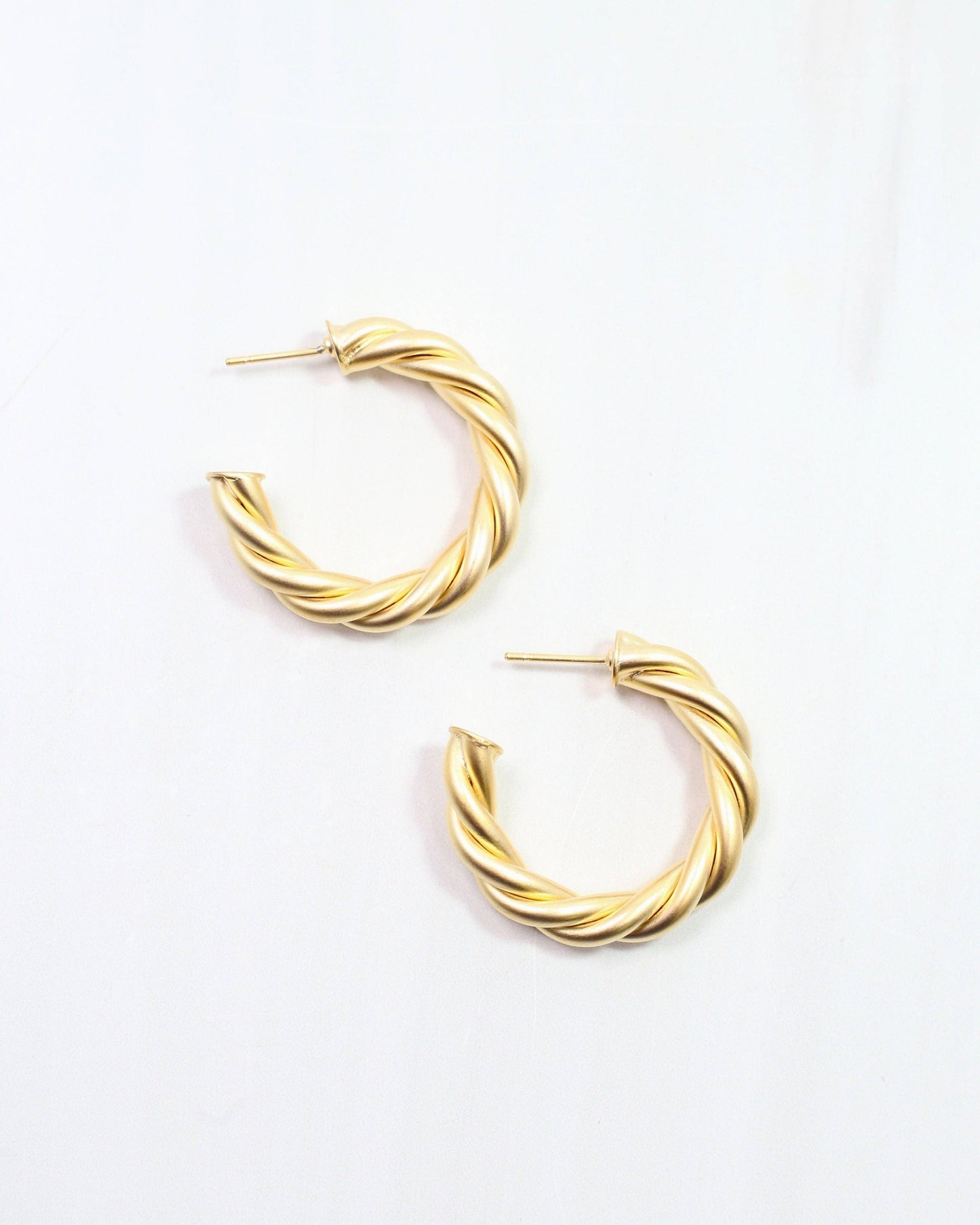 Joshamee Twisted Hoop Earring Matte Gold: Default
